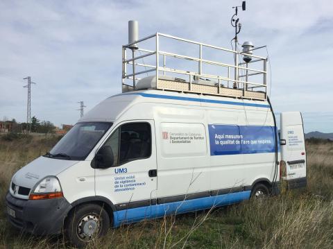 Unitat mòbil de mesura de la qualitat de l'aire instal·lada actualment al Pla