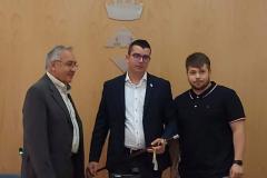Josep Silvestre, al centre, entre els membres de la mesa d'edat, Mateu Montserrat i Joan Boronat